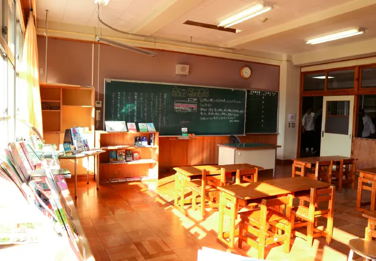 懐かしさのある校舎でミッション型校内散策